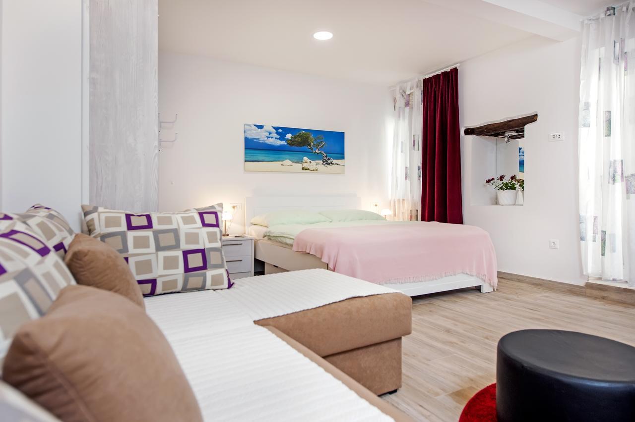 La Svalba Rooms & Studios Rovinj Exterior photo